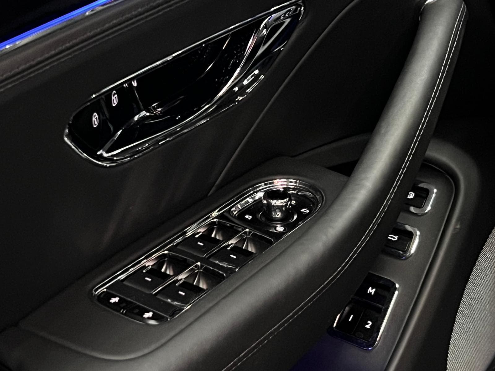 Bentley Flying Spur Hybrid