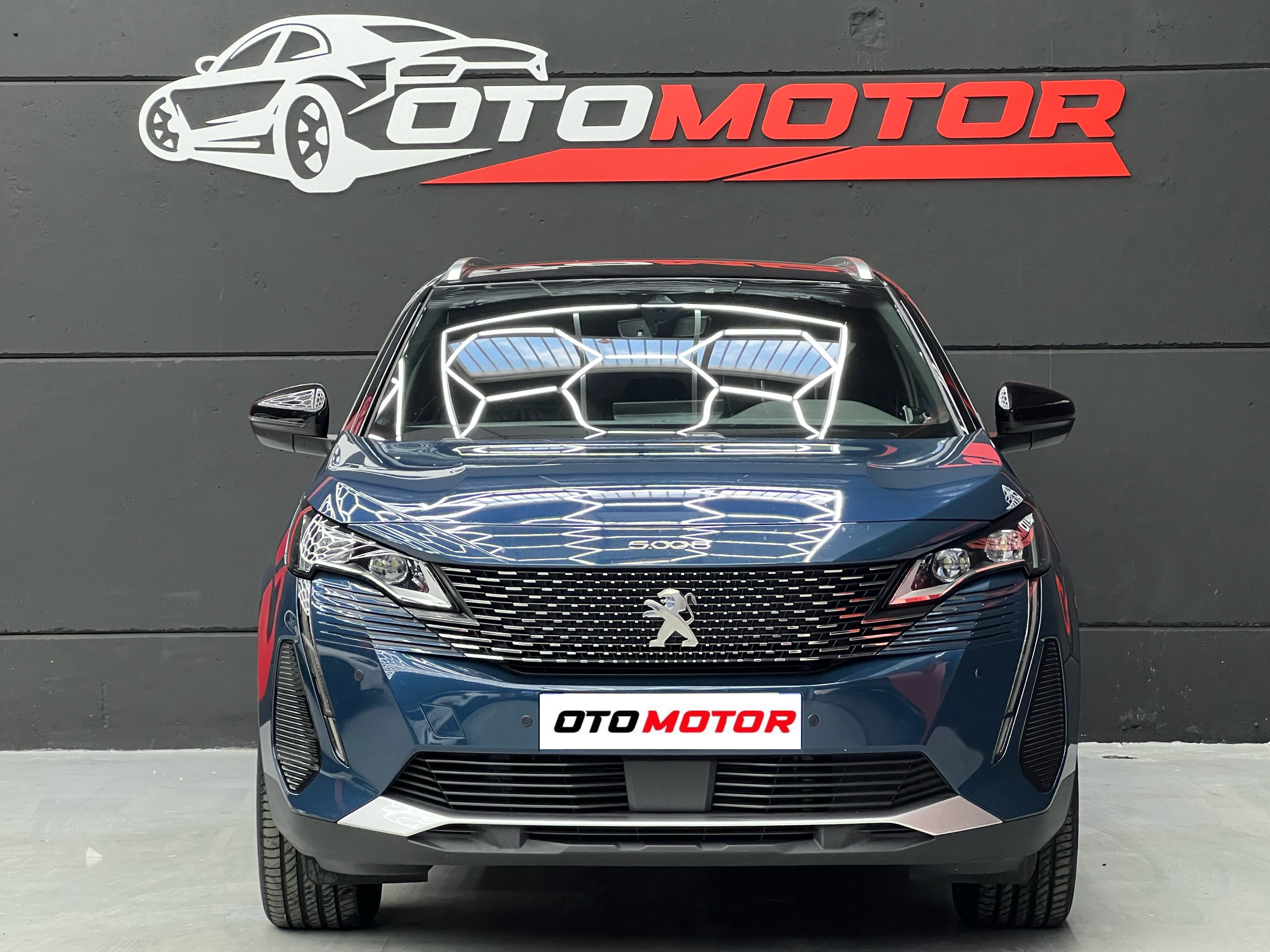 Peugeot 5008 GT — vista frontal (1/28)