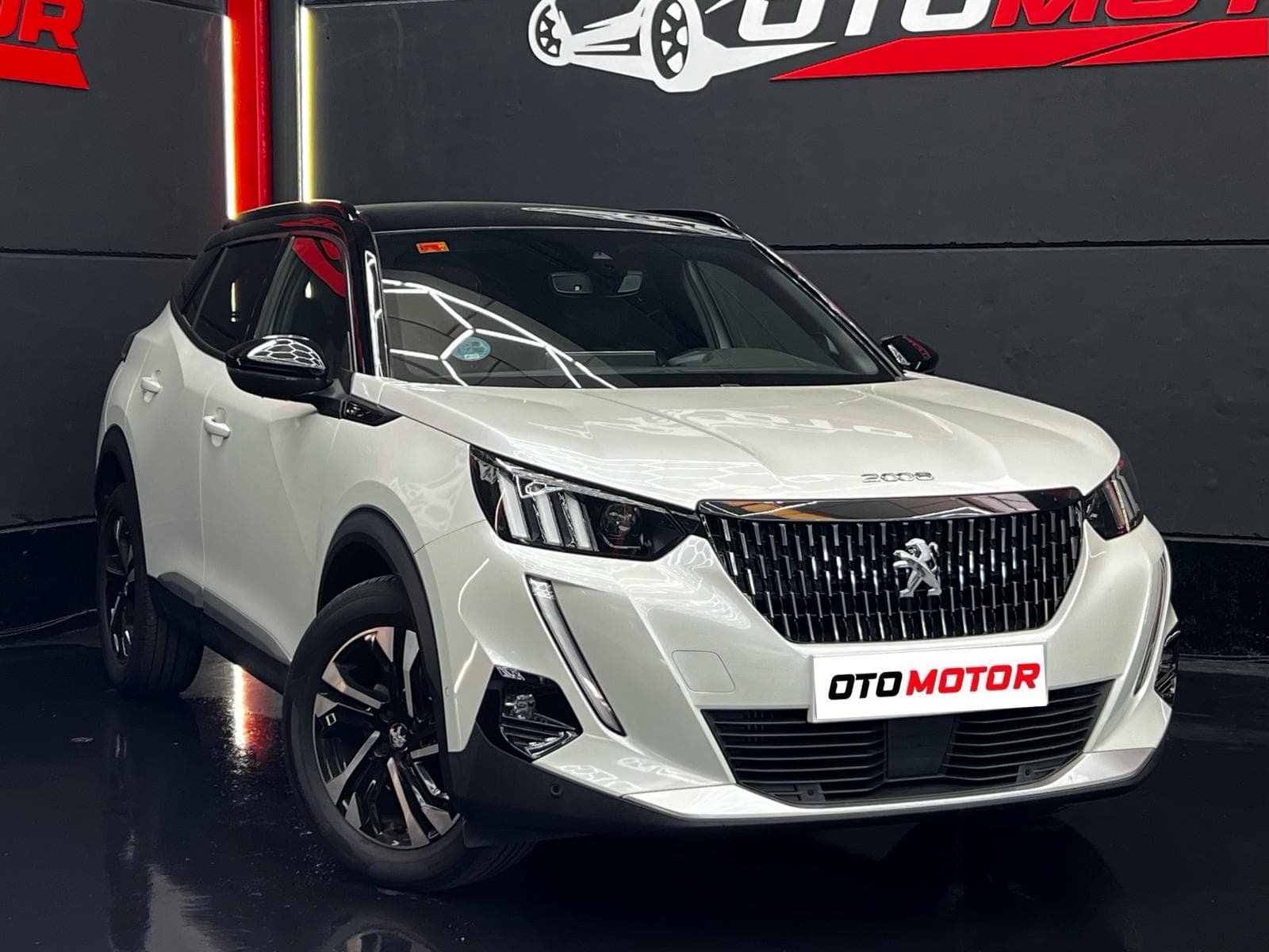 Peugeot 2008 GT blanco 2021, SUV compacto en OtoMotor